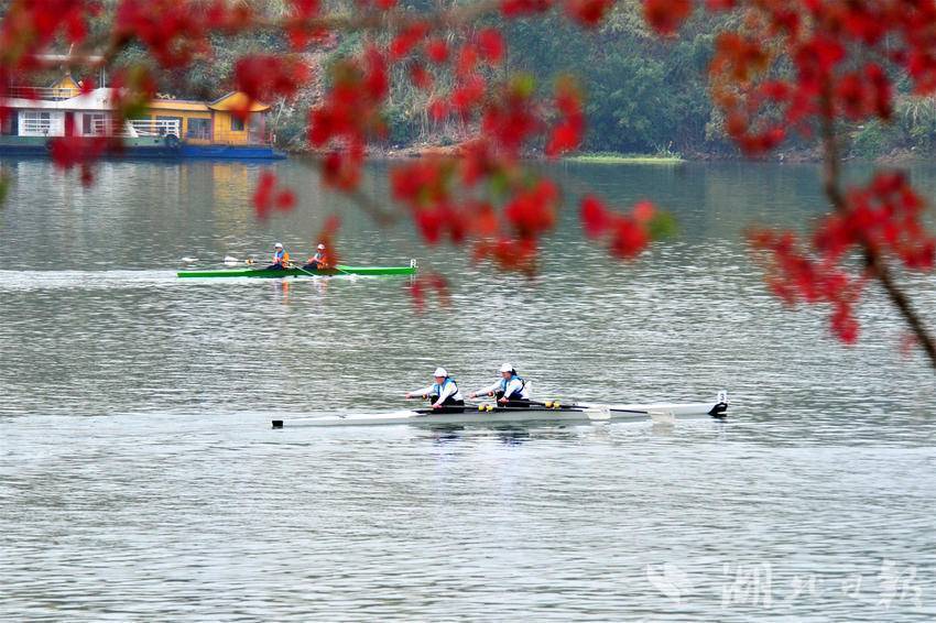 宜昌：赛艇好手劈波斩浪竞技黄柏河  -图12