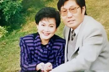 78岁李谷一，曾罕见晒与老公合照，两人相伴36年，女儿端庄漂亮  -图6